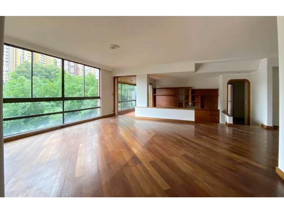 Apartamento en venta en El Poblado Castropol ideal para Remodelar