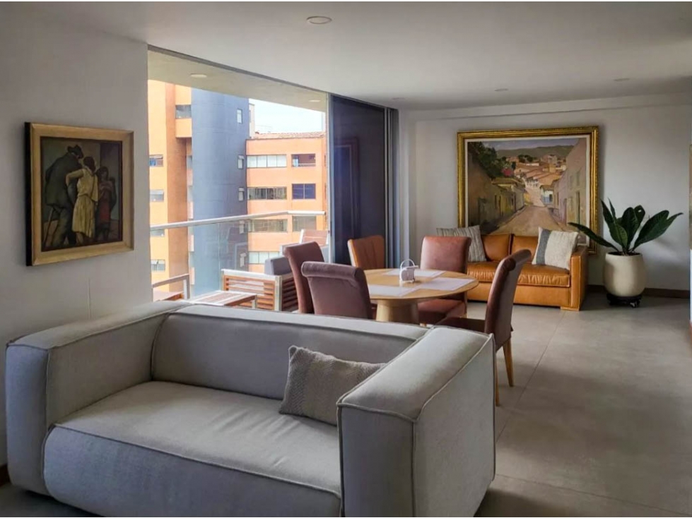 Apartamento Remodelado en venta en El Poblado sector Alejandria