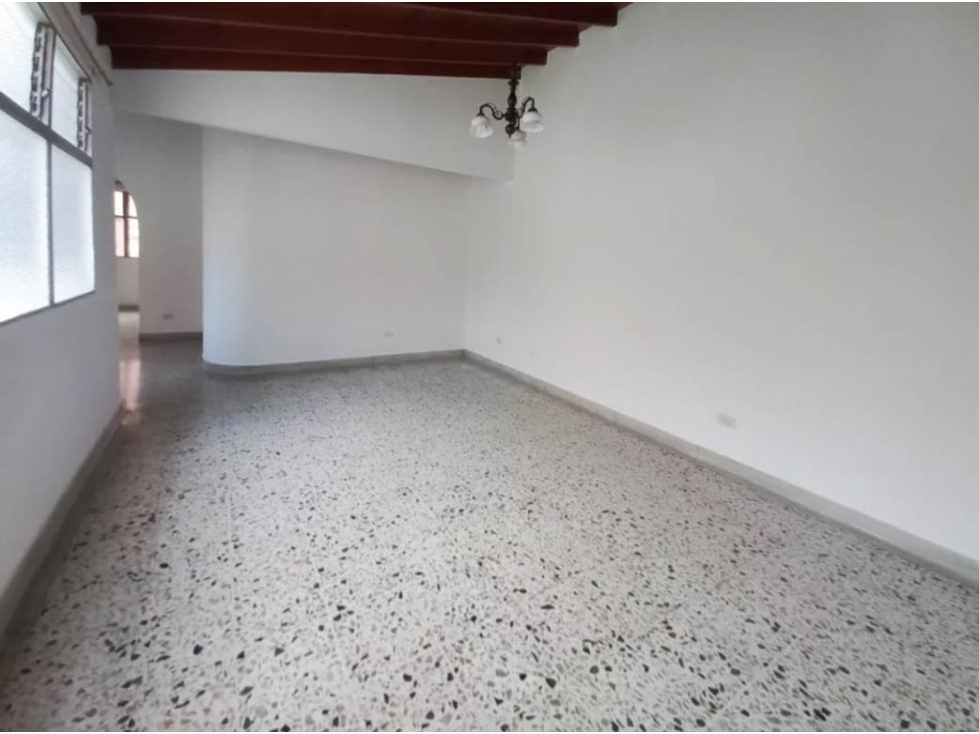 Apartamento en venta en Laureles Santa Teresita para Remodelar