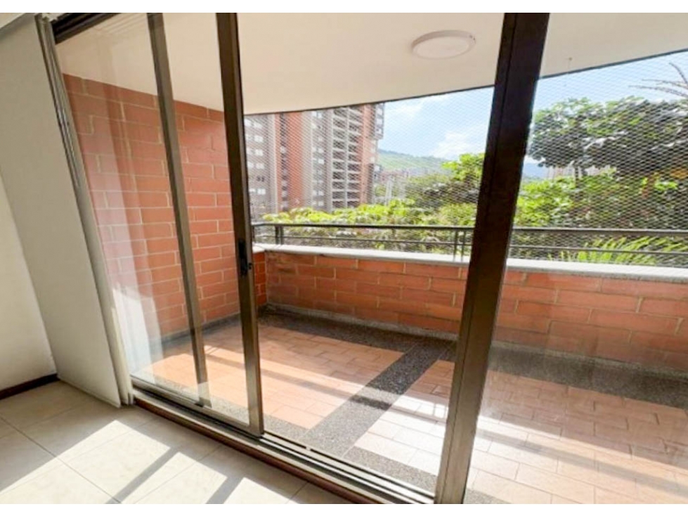 Apartamento En Venta En Loma De Los Bernal