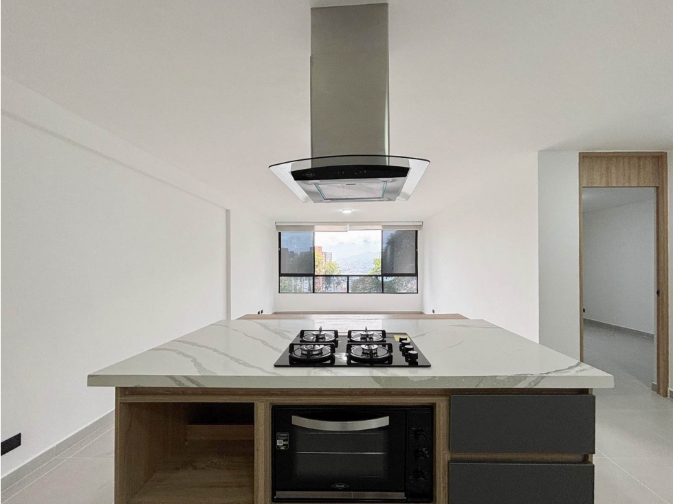 Apartamento Remodelado en venta en El Poblado Las Palmas