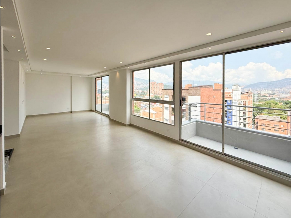 Penthouse Duplex Remodelado en venta en Laureles Conquistadores