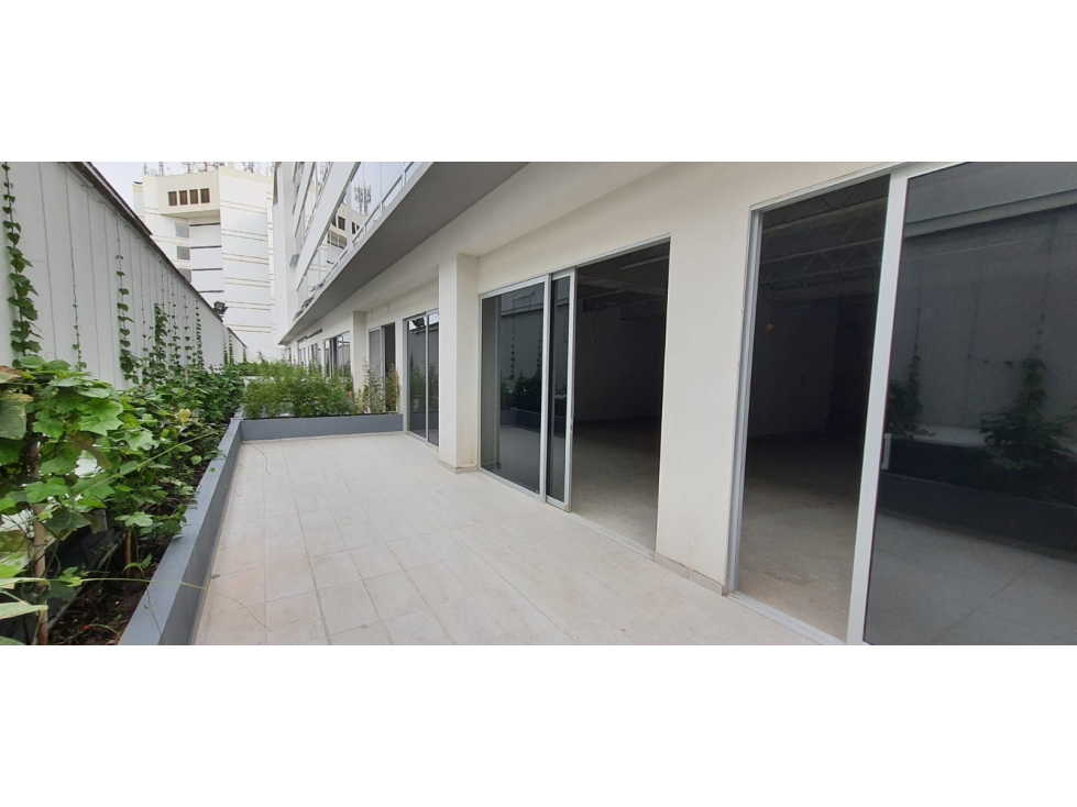 VENDO ESPECTACULAR LOCAL EN HOLGUINES TRADE CENTER(CA)CW:6977929