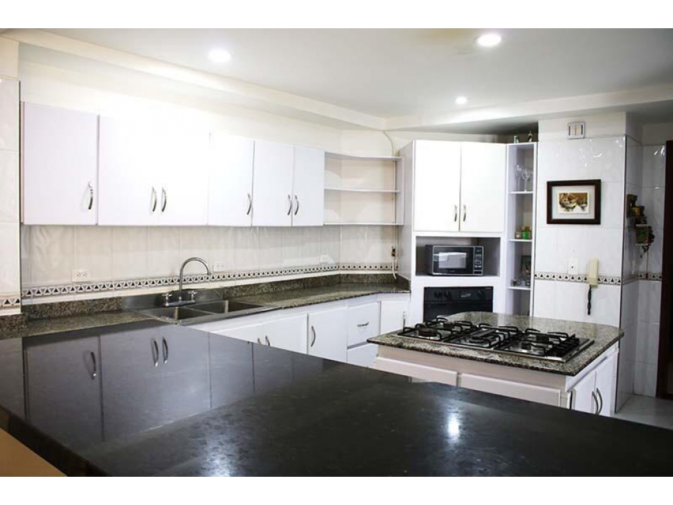 VENDO HERMOSO APTO DE 240M2 EN GRANADA PISO 8(ED)CW:7344575