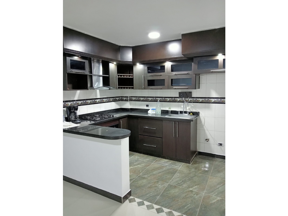 LINDA CASA DE 4PISOS UNIFAMILIAR EN VALLE DEL LILI (A.C) CW:7435243
