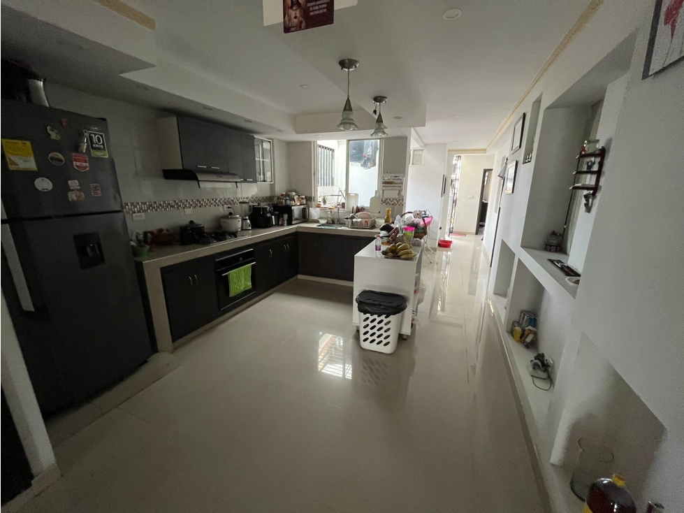 VENDO CASA CON LOCAL Y APARTAESTUDIOS EN SANTA ELENA (D.C) CW:9075801