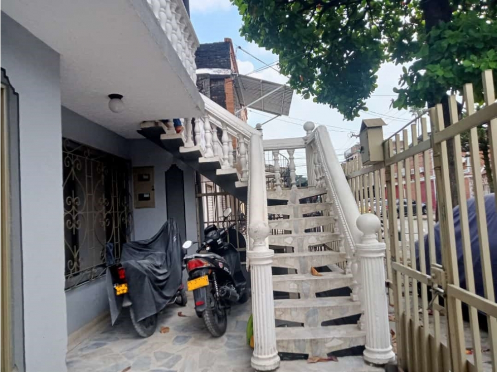 VENDO CASA REMODELADA EN EL BARRIO SANTA ELENA (M.U) CW:6568494 — foto 2
