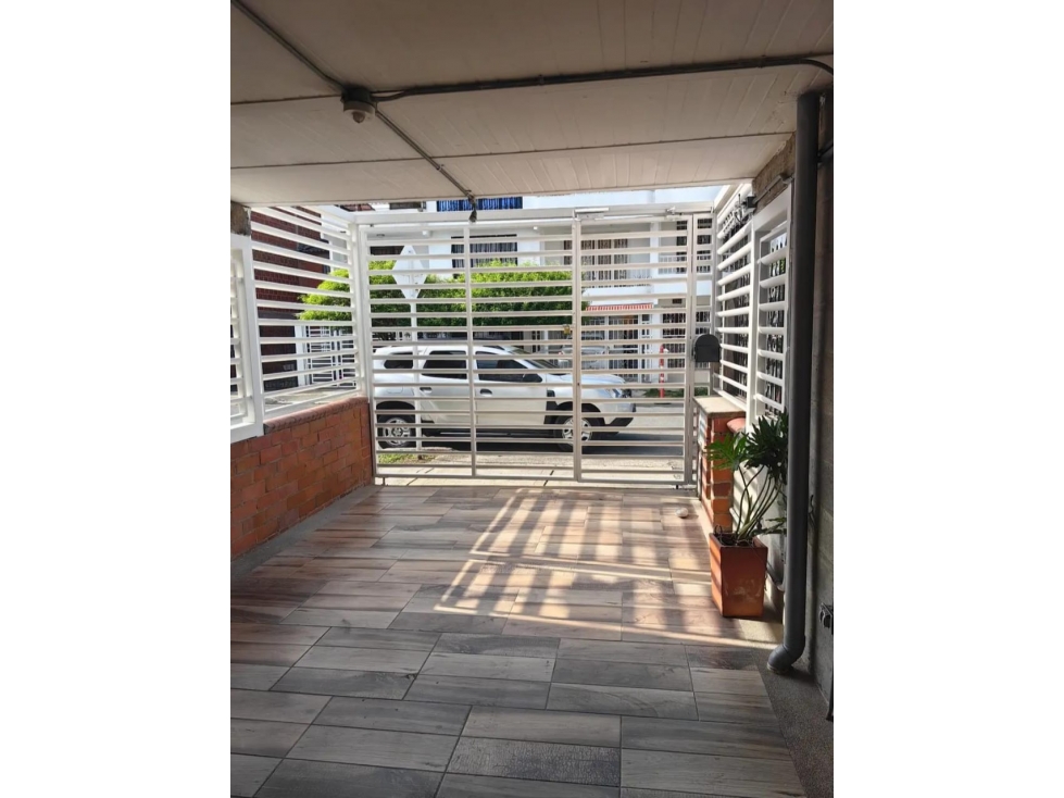 VENDO CASA COMERCIAL EN CALICANTO (P.Z) CW:9581197