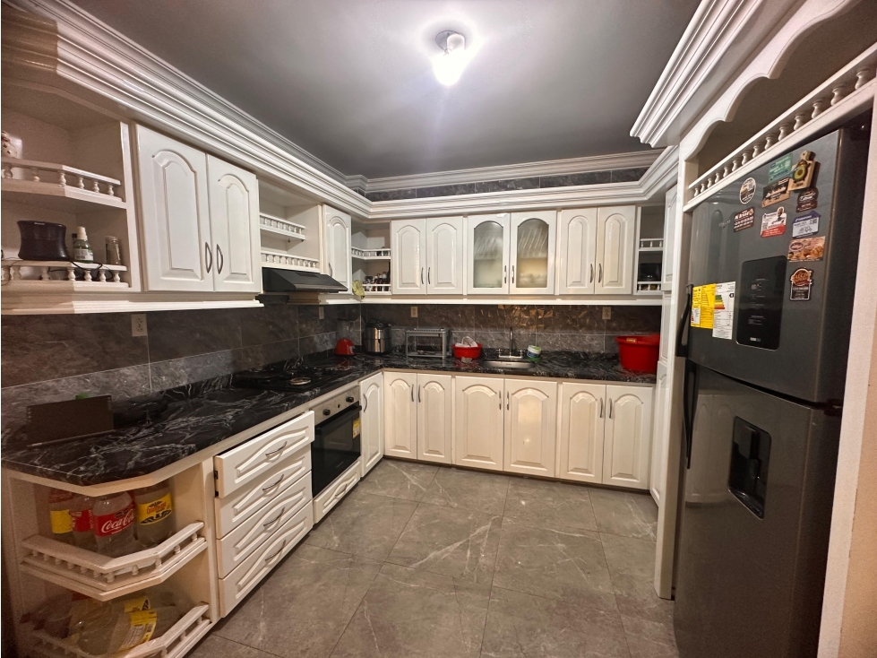 VENDO CASA 2 PISOS MAS TERRAZA UNIFAMILIAR EN LA FLORA (B.V)CW:9718859