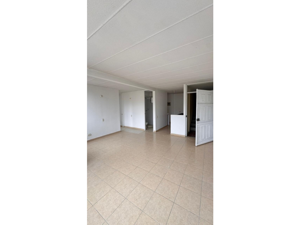 VENDO APARTAMENTO PISO 3 EN VALLE DEL LILI (P.Z) CW:9873058