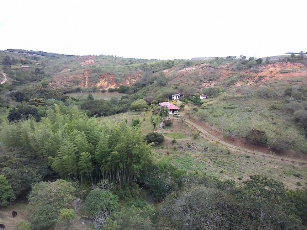 SE VENDE CASA CAMPESTRE LA CUMBRE-RESTREPO (A.G) CW: 6889679 - 2