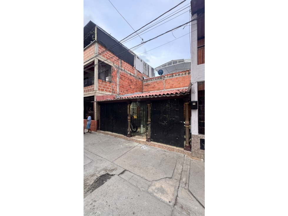 VENTA DE CASA DE 2 PISOS EN VALLE GRANDE (P.Z) CW: 10214084