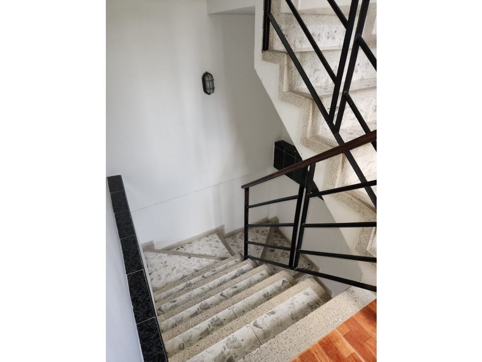 VENDO EDIF. ESQUINERO EN B/. CANEY DE 4 PISOS (M&G)CW:7067366 — foto 4