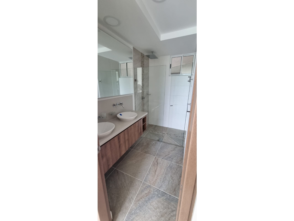 VENDO LINDO APARTAMENTO 8vo PISO EN CIUDAD JARDIN (B.V) CW:8473057 — foto 5