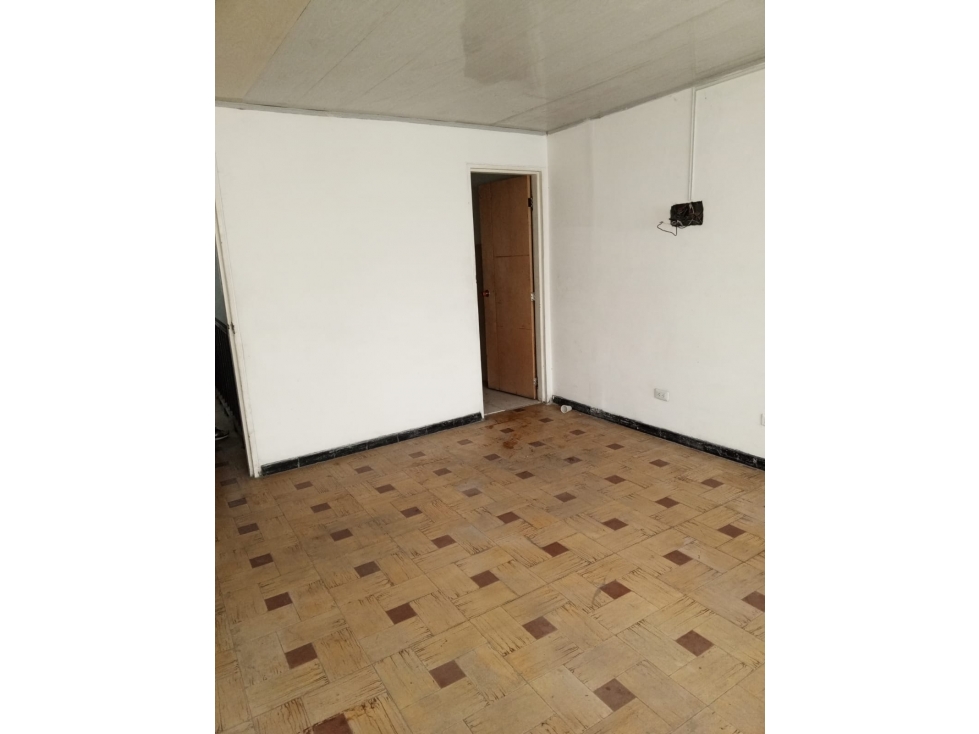 VENDO CASA DE 2 PISOS CON LOCAL EN VERSALLES (A.M) CW:9083676 — foto 4