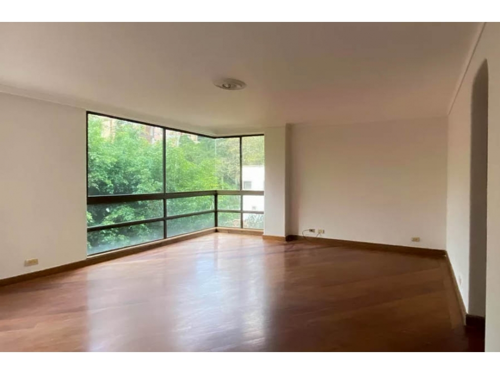 Apartamento en venta en El Poblado Castropol ideal para Remodelar — foto 3