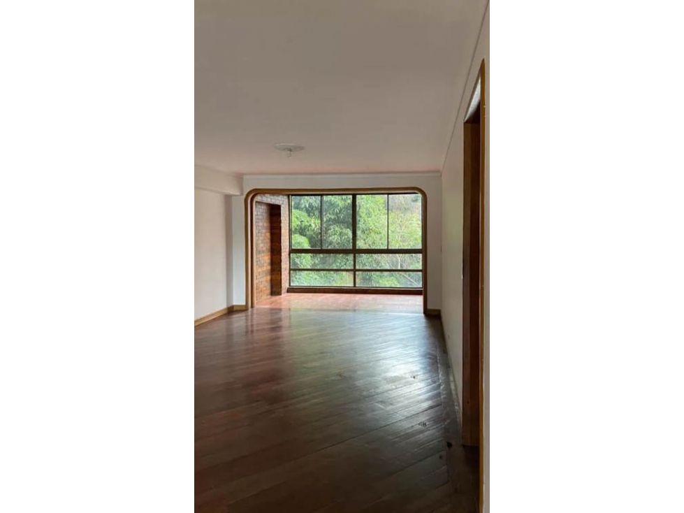 Apartamento en venta en El Poblado Castropol ideal para Remodelar — foto 4