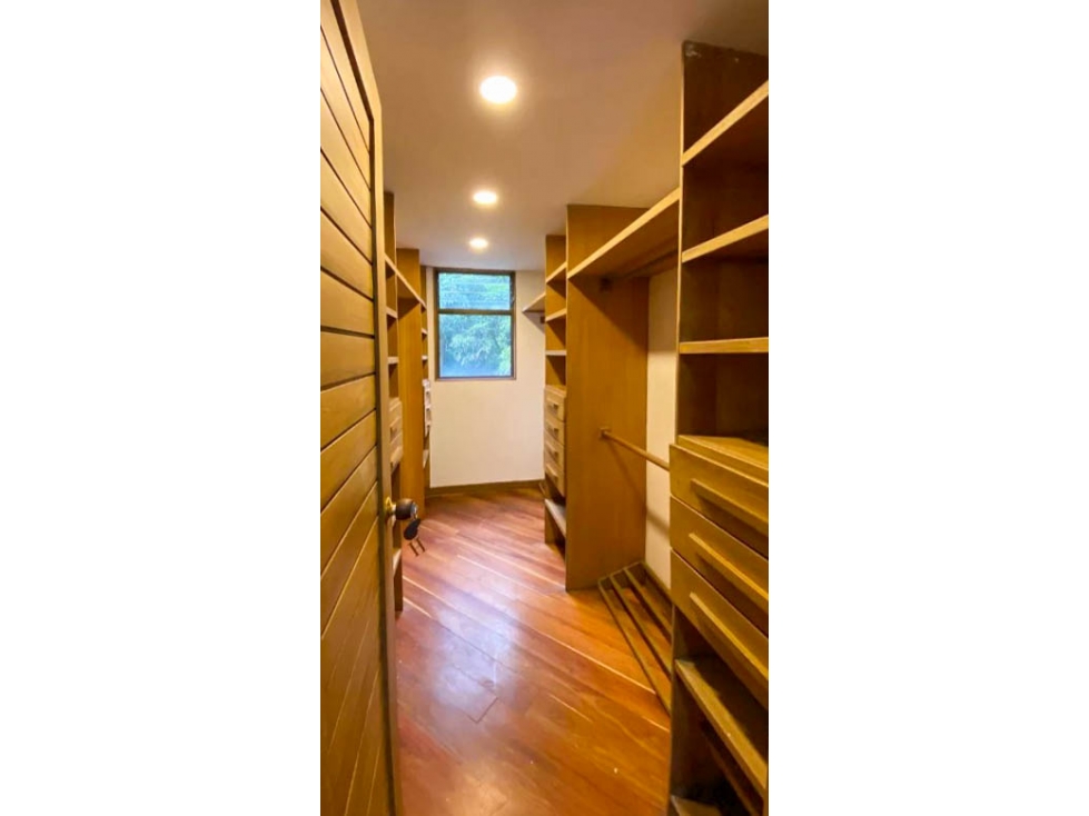 Apartamento en venta en El Poblado Castropol ideal para Remodelar — foto 6