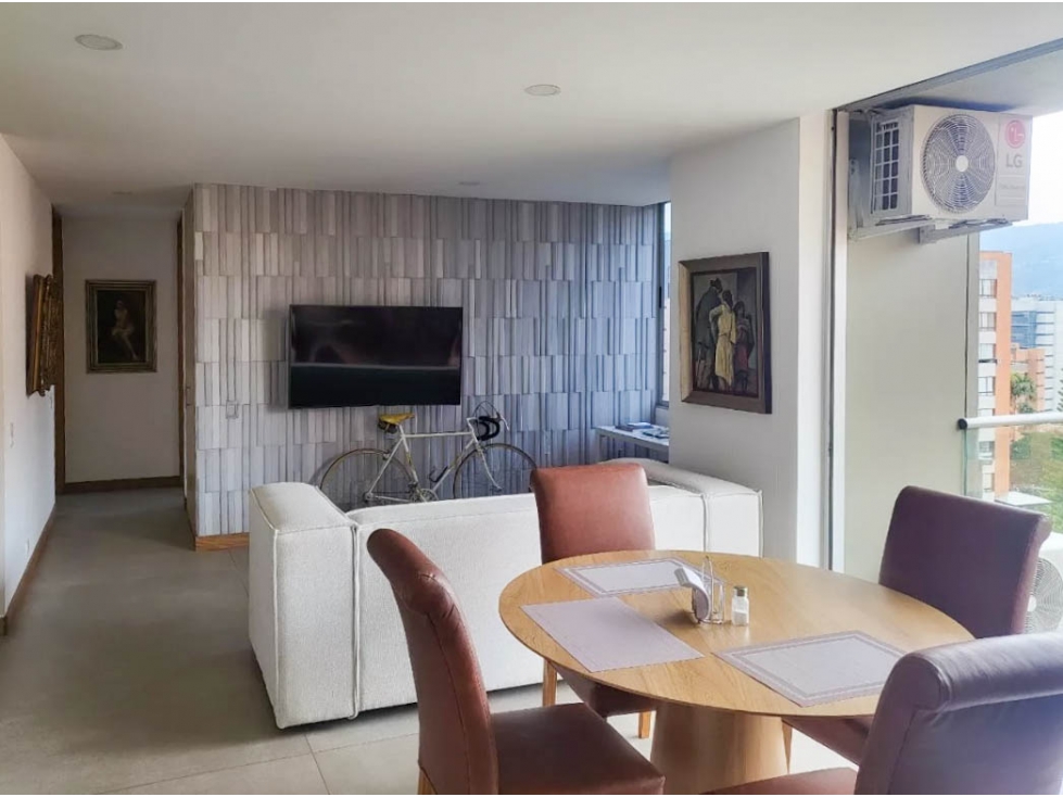 Apartamento Remodelado en venta en El Poblado sector Alejandria — foto 2