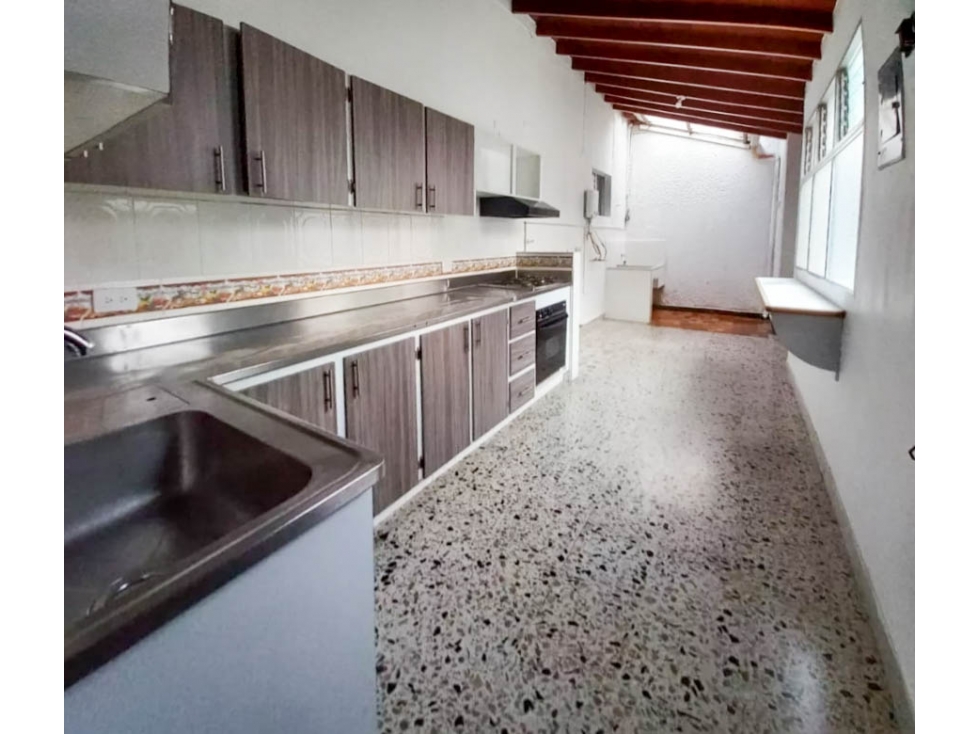 Apartamento en venta en Laureles Santa Teresita para Remodelar — foto 3