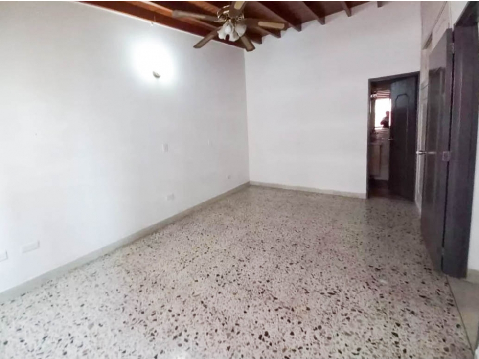 Apartamento en venta en Laureles Santa Teresita para Remodelar — foto 2