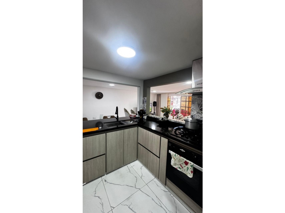 VENDO HERMOSA CASA DE 2 PLANTAS EN LA MERCED (PZ) CW:9748395 — foto 4
