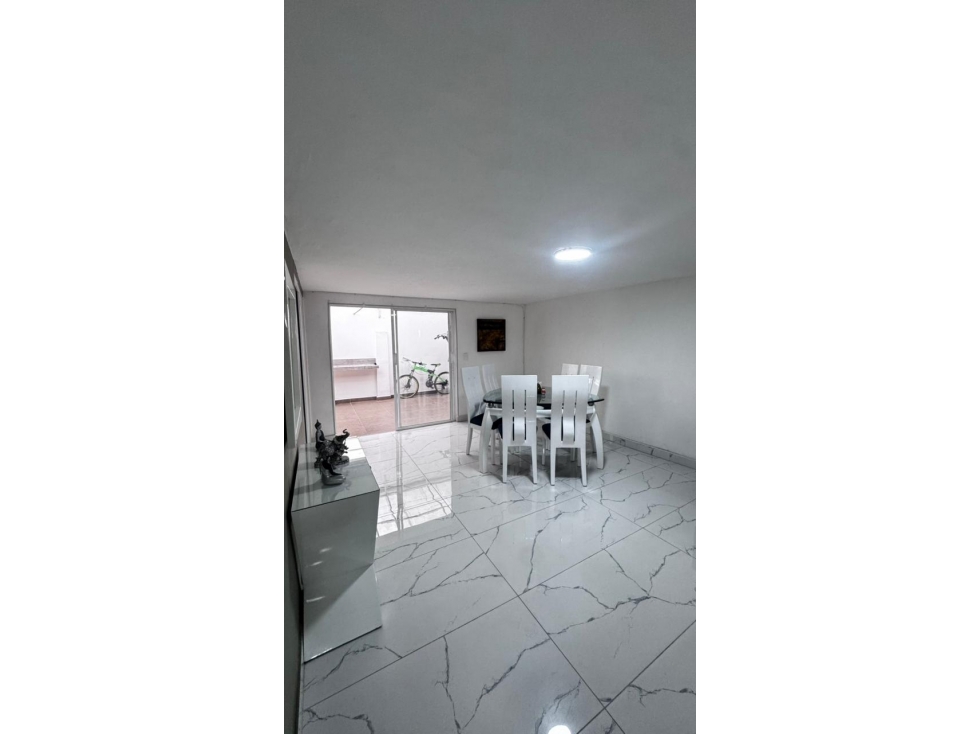 VENDO HERMOSA CASA DE 2 PLANTAS EN LA MERCED (PZ) CW:9748395 — foto 6