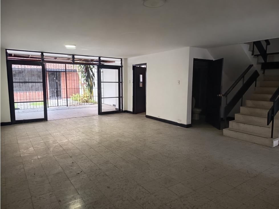 VENDO CASA COMERCIAL EN EL BARRIO VERSALLES (L.R) CW:9726008 — foto 2
