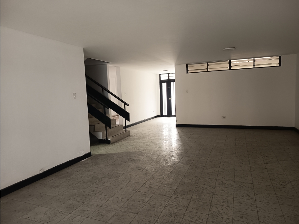 VENDO CASA COMERCIAL EN EL BARRIO VERSALLES (L.R) CW:9726008 — foto 3