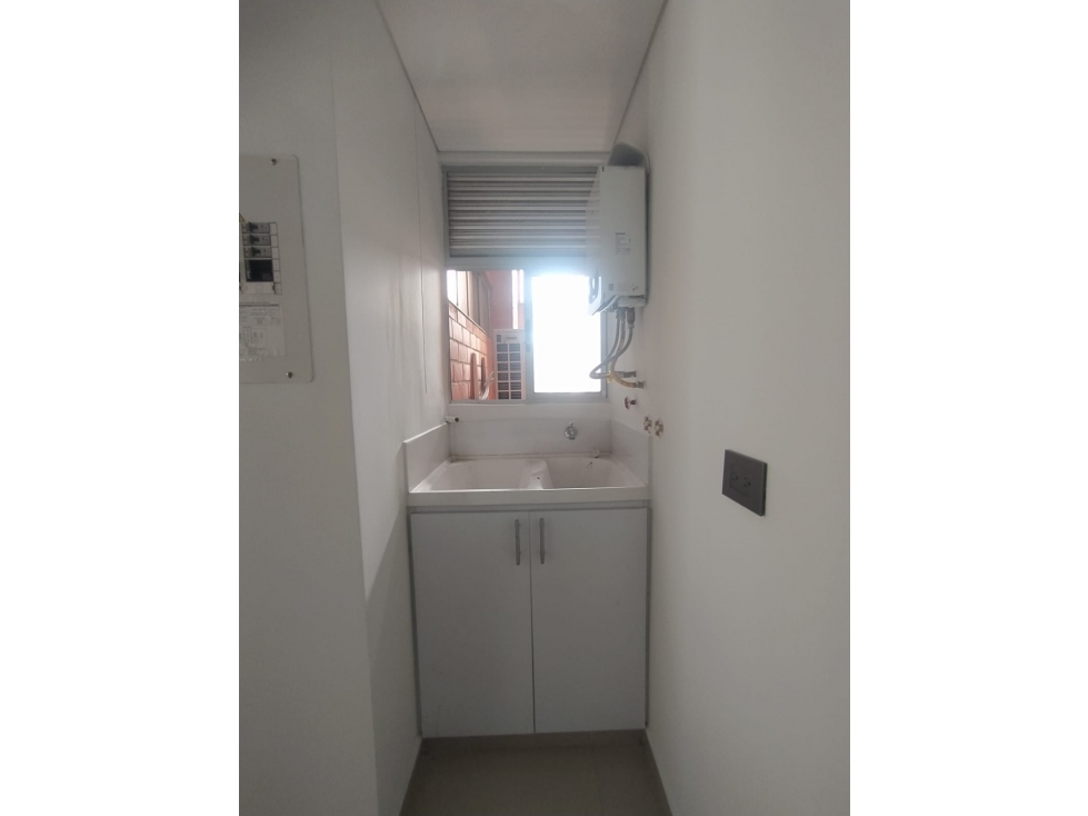 VENDO APARTAMENTO PISO 8 EN QUINTAS DE DON SIMON (A.M) CW:9845224 — foto 4