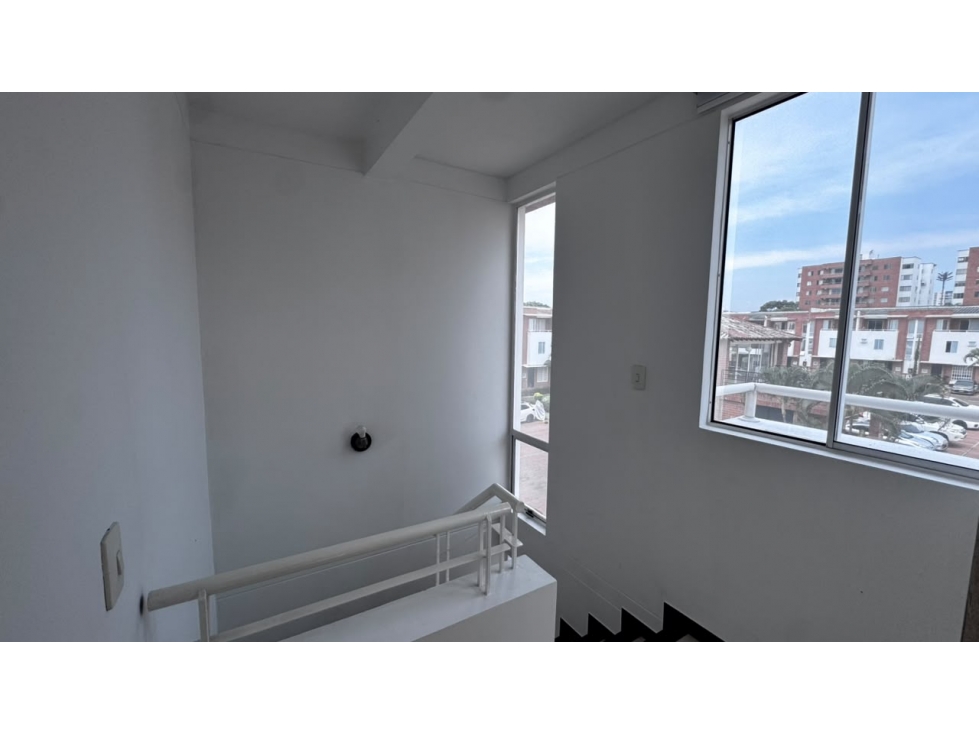 VENDO CASA 3 NIVELES EN CONDOMINIO EN VALLE DEL LILI (P.Z) CW:10026467 — foto 3