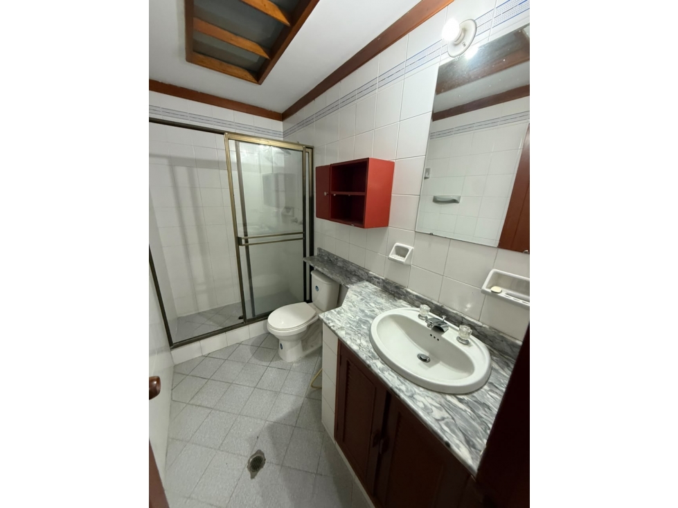 VENDO CASA DE 2 NIVELES EN EL BARRIO LA FLORA (I.K) CW: 10200492 — foto 2