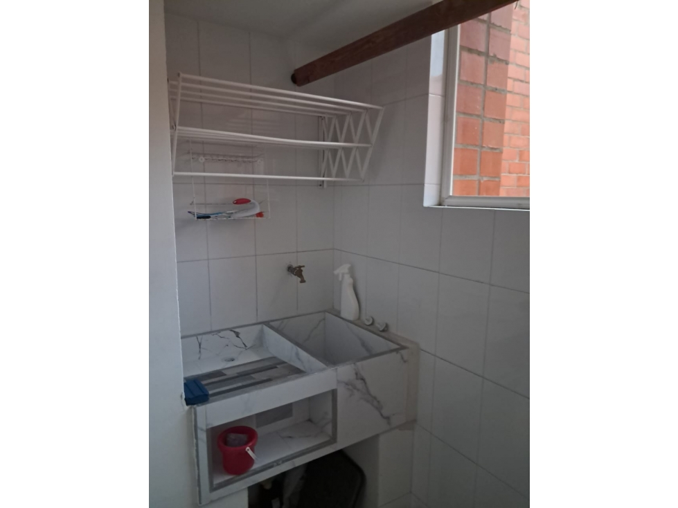 VENDO APTO PISO 5 CON ASCENSOR EN PRADOS DEL LIMONAR (A.M) CW:10201468 — foto 4