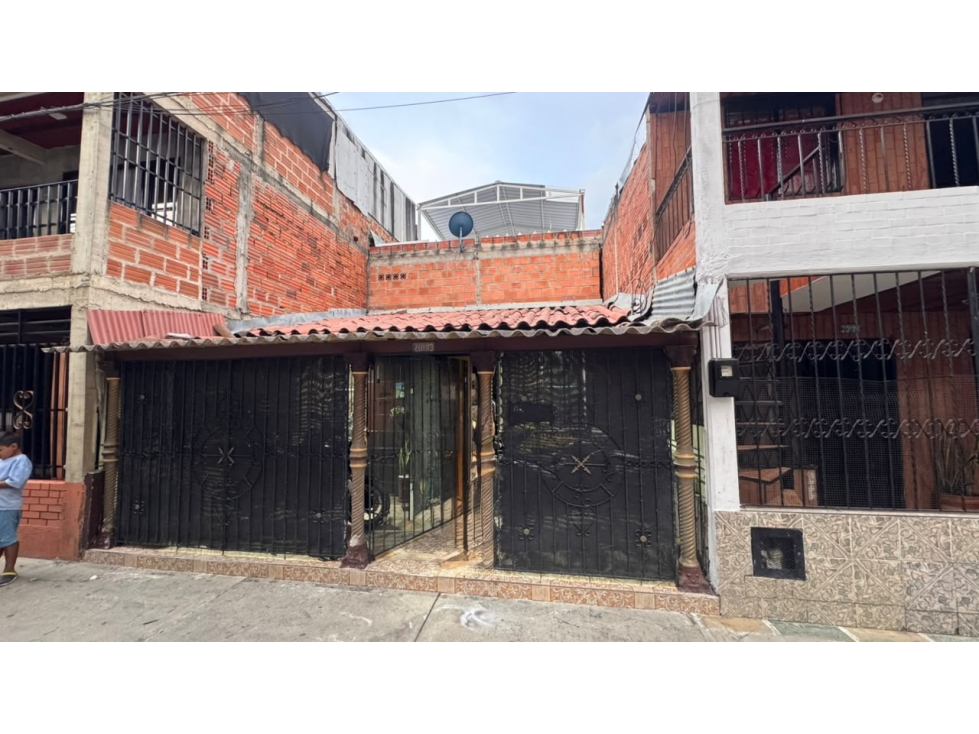 VENTA DE CASA DE 2 PISOS EN VALLE GRANDE (P.Z) CW: 10214084 — foto 3