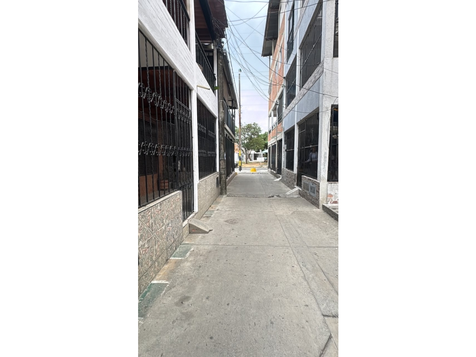 VENTA DE CASA DE 2 PISOS EN VALLE GRANDE (P.Z) CW: 10214084 — foto 4