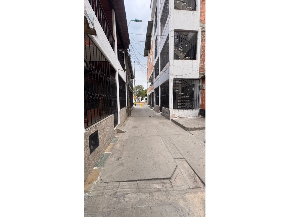VENTA DE CASA DE 2 PISOS EN VALLE GRANDE (P.Z) CW: 10214084 — foto 5
