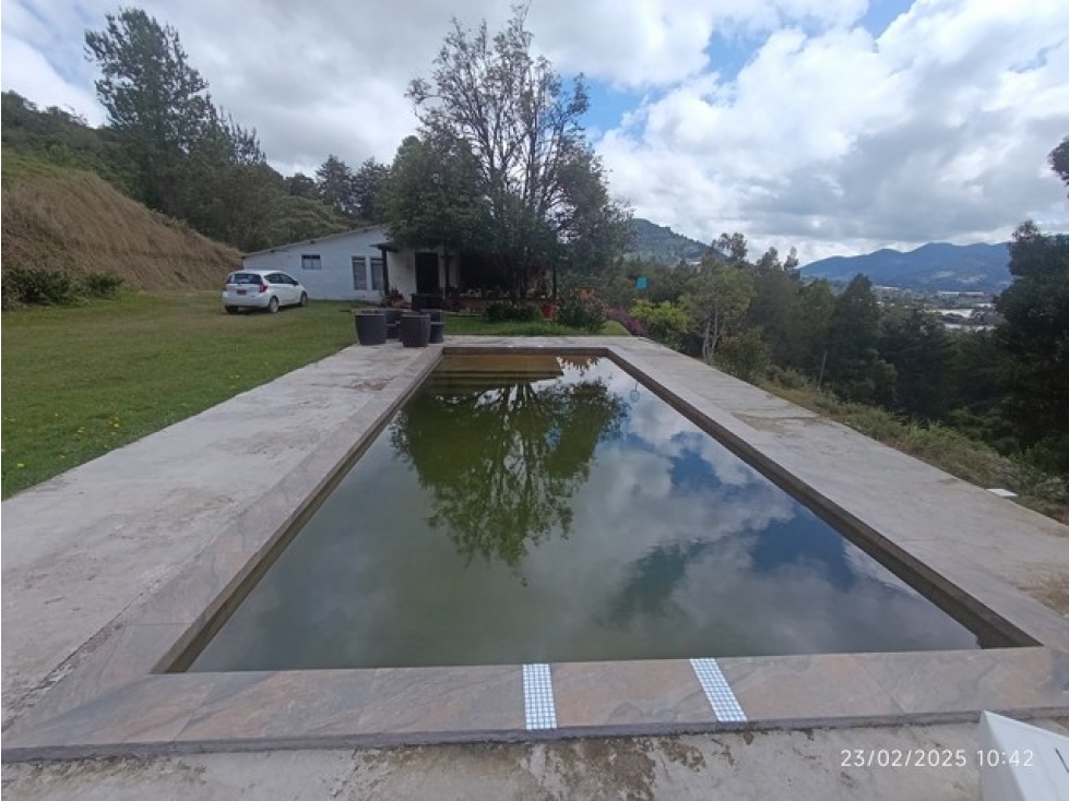VENDO FINCA EN LA CEJA VÍA A LLANOGRANDE DE 15.180 m² CON PISCINA