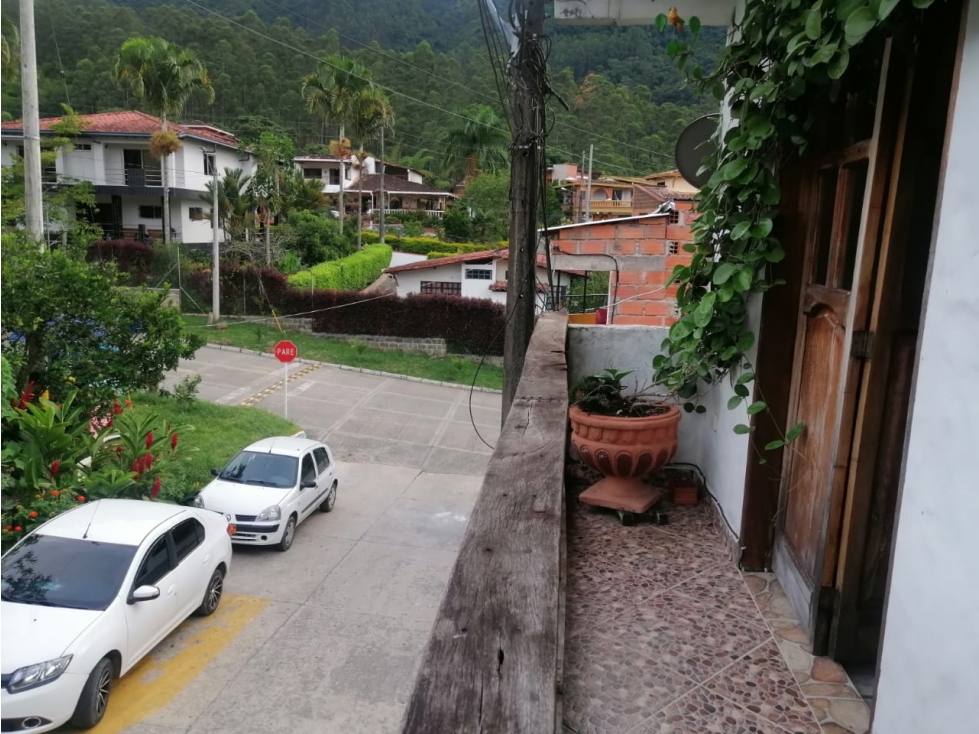 VENDO CASA DE 196 m² DOS NIVELES EN VENECIA CON VISTA A CERRO TUSA - 1