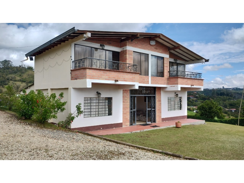 VENDO FINCA DE 23.000 m², CONTRUIDO 190 m² EN MARINILLA VEREDA EL POZO