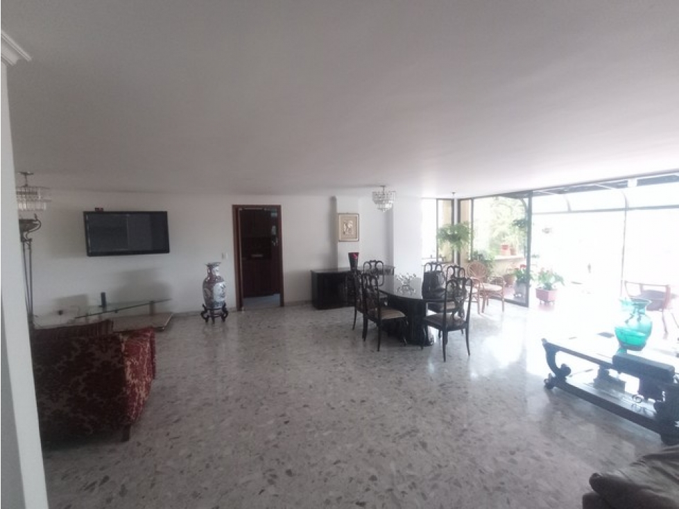 VENDO APARTAMENTO CLÁSICO DE 203 m² EN SECTOR LA CONCHA DEL POBLADO