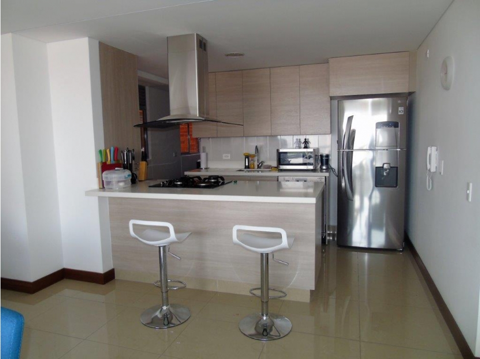 VENDO APARTAMENTO DE 144 m², PISO 10 EN SABANETA UNIDAD COMPLETA