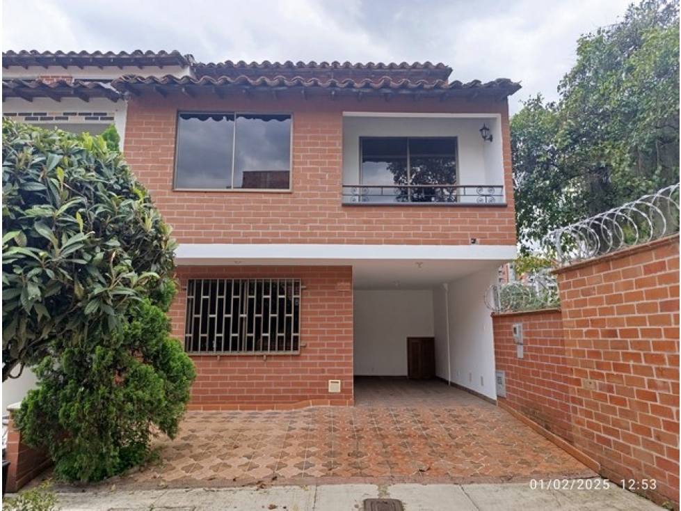 VENDO CASA EN LA ESTRELLA DE 256 m², 3 NIVELES EN UNIDAD RESIDENCIAL
