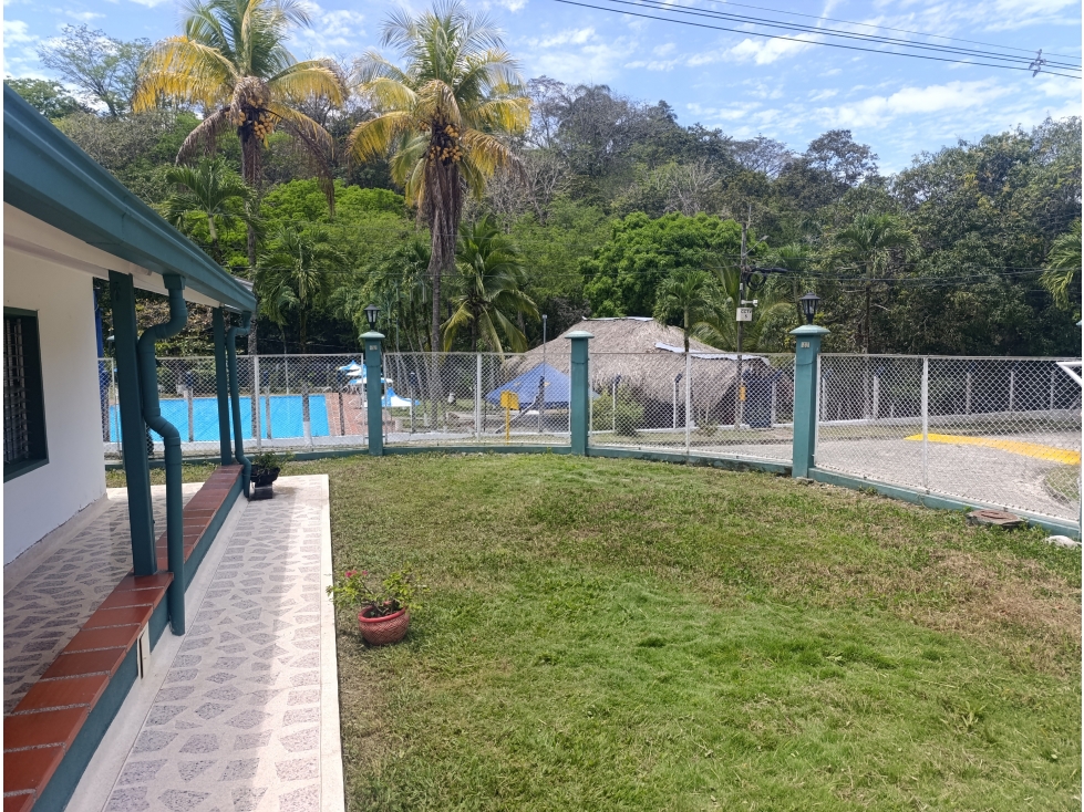 VENDO CASA DE RECREO EN UNIDAD CERRADA EN LA PINTADA DE LOTE 450 m²
