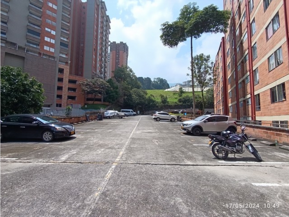 VENDO APARTAMENTO EN SECTOR CAMINO VERDE EN ENVIGADO DE 62 m², PISO 4