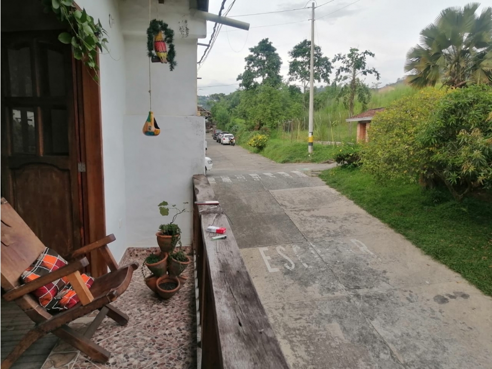 VENDO CASA DE 196 m² DOS NIVELES EN VENECIA CON VISTA A CERRO TUSA - 2