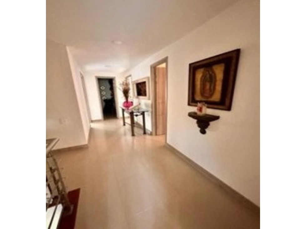 VENDO CASA DE 310 m² EN LA LOMA DE LOS BENEDICTINOS EN UNIDAD CERRADA — foto 2