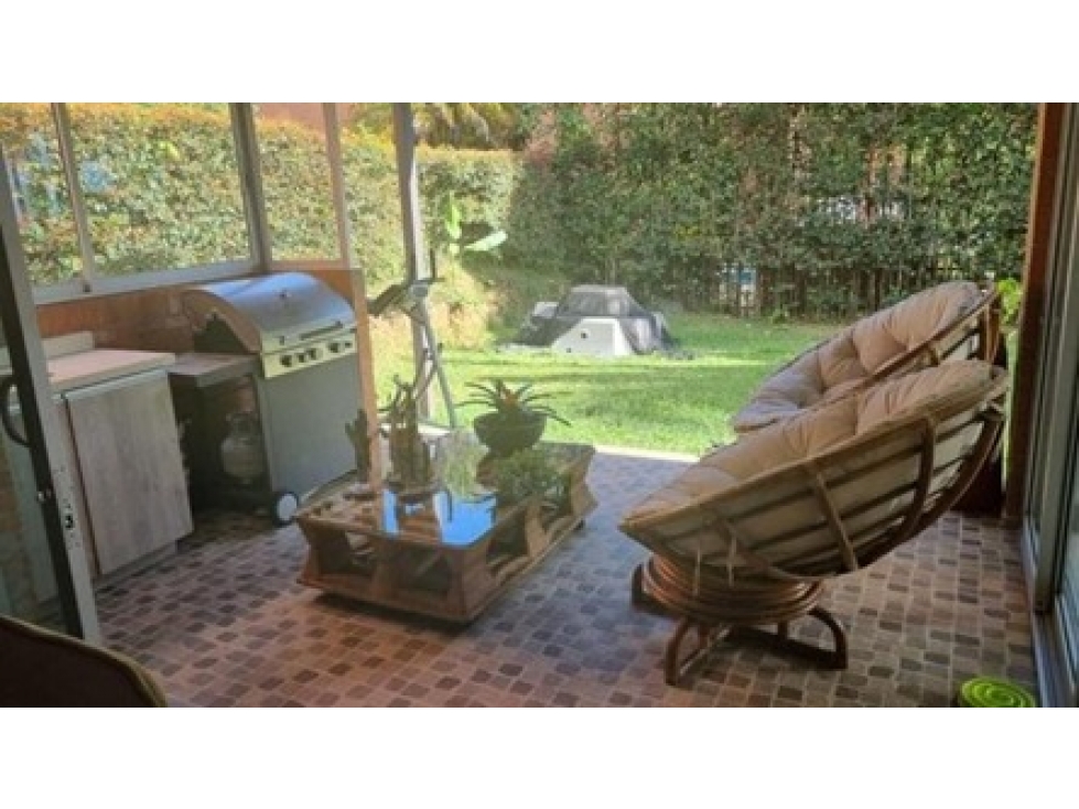 VENDO CASA DE 310 m² EN LA LOMA DE LOS BENEDICTINOS EN UNIDAD CERRADA — foto 4