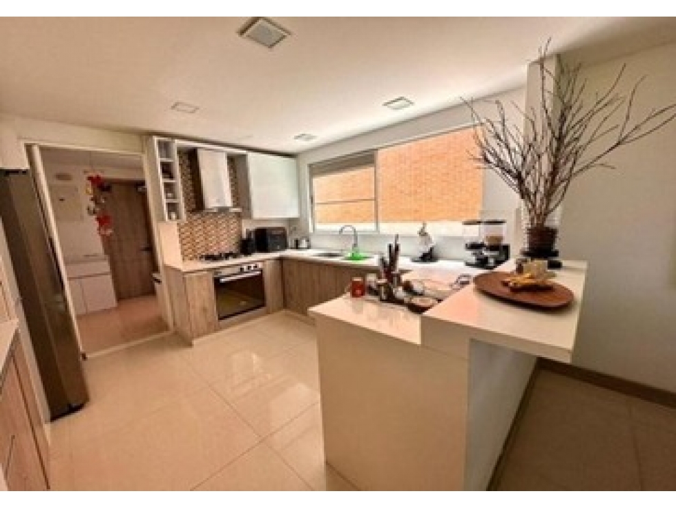 VENDO CASA DE 310 m² EN LA LOMA DE LOS BENEDICTINOS EN UNIDAD CERRADA — foto 6
