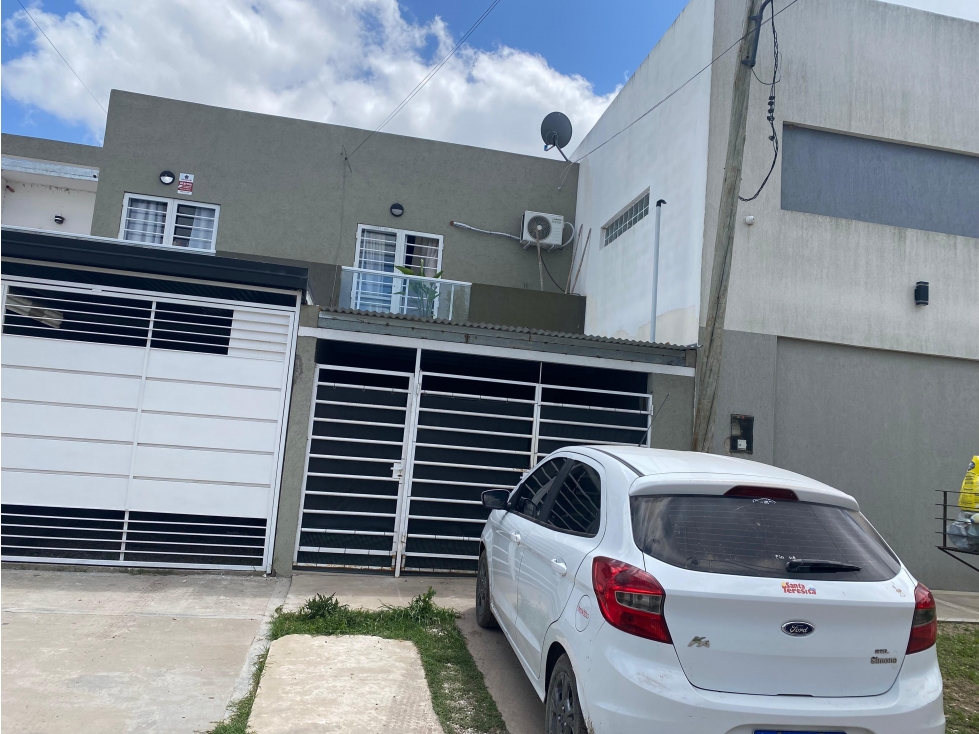 Duplex en venta en Los Hornos - 2