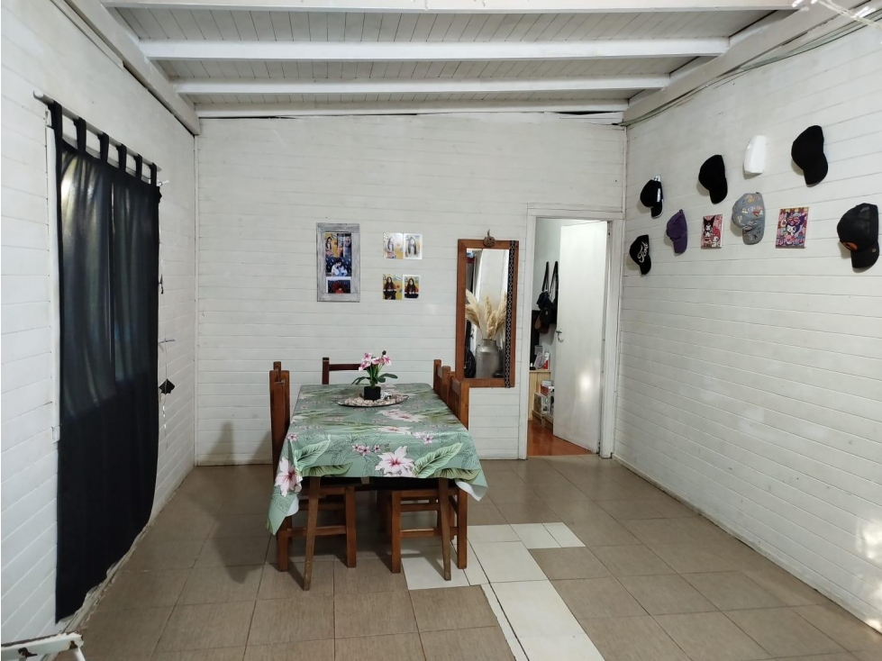 Casa en venta con local de 8 x 8 ms2 de 5 ambientes en vieytes. — foto 4
